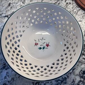 ❌SOLD❌ Pfaltzgraff Winterberry Lattice Serving Bowl